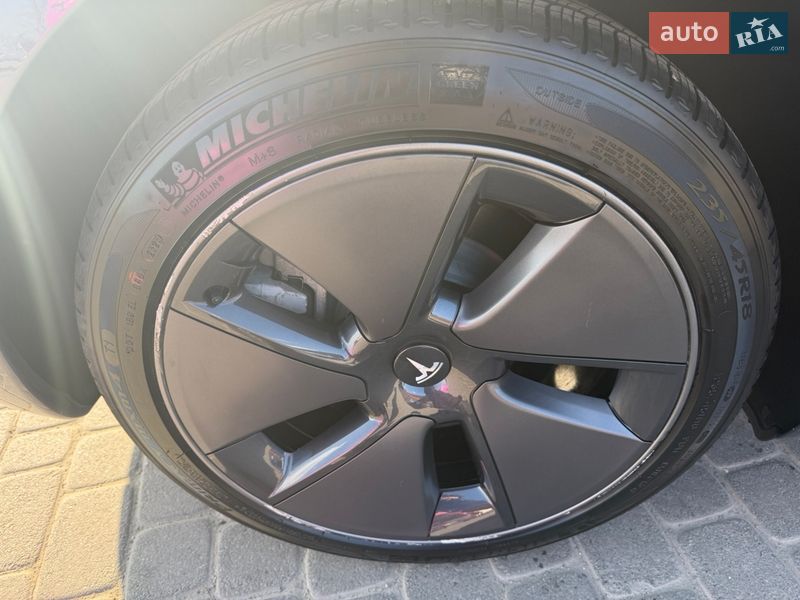 Седан Tesla Model 3 2023 в Яворові