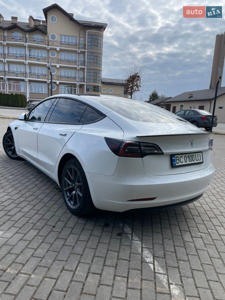Седан Tesla Model 3 2022 в Львові