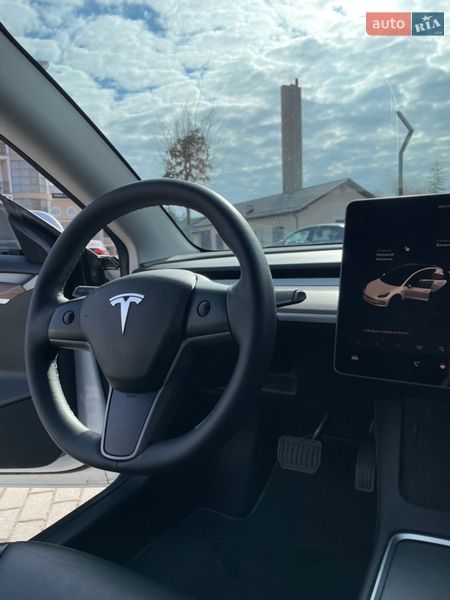 Седан Tesla Model 3 2022 в Львові