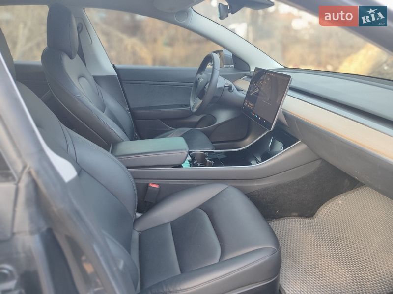 Седан Tesla Model 3 2020 в Киеве