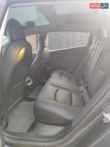 Седан Tesla Model 3 2020 в Киеве
