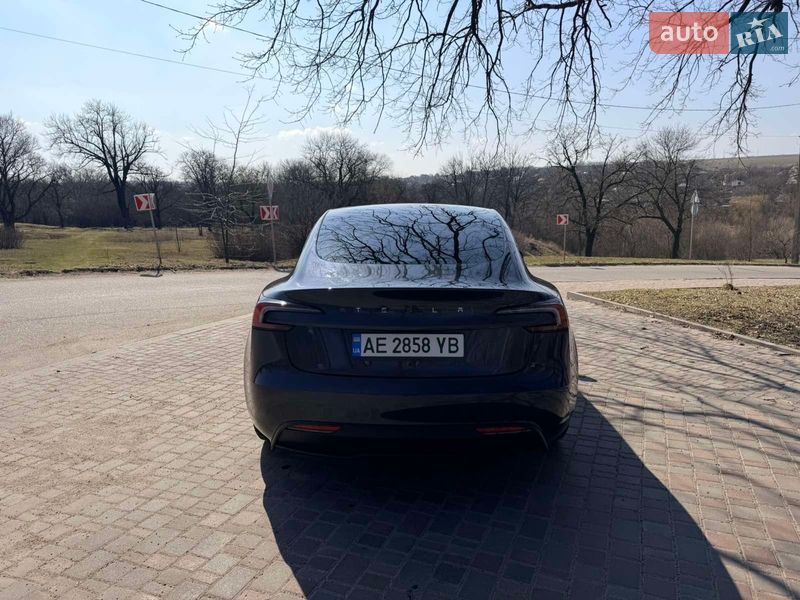 Седан Tesla Model 3 2024 в Кропивницькому