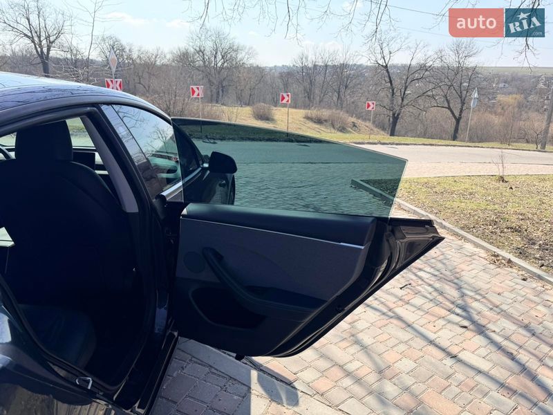 Седан Tesla Model 3 2024 в Кропивницькому