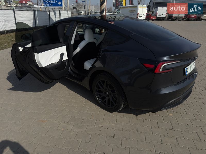 Седан Tesla Model 3 2025 в Києві