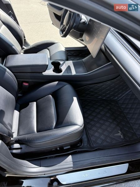 Седан Tesla Model 3 2019 в Днепре