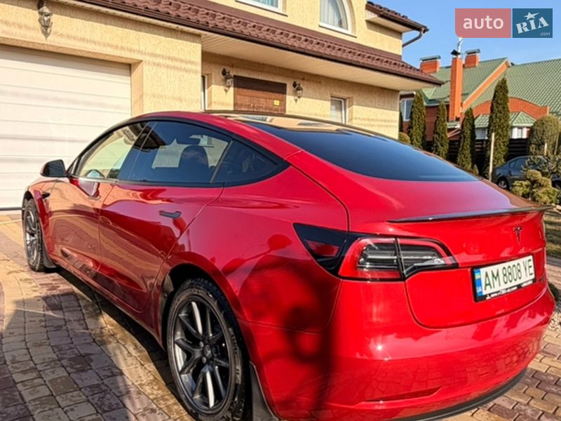 Седан Tesla Model 3 2022 в Виннице