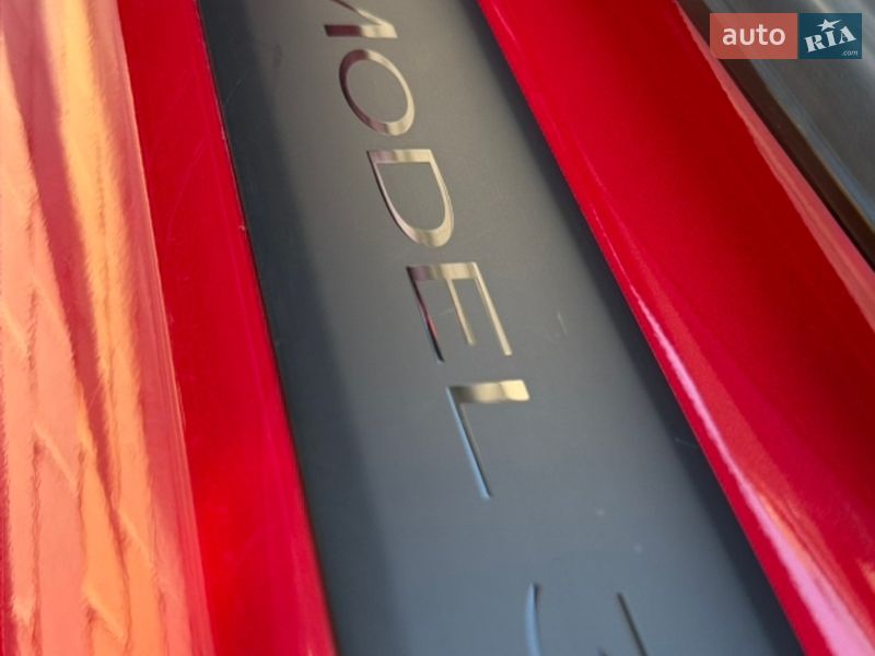 Седан Tesla Model 3 2022 в Виннице