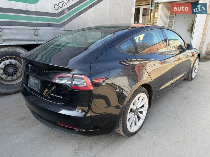 Седан Tesla Model 3 2021 в Киеве