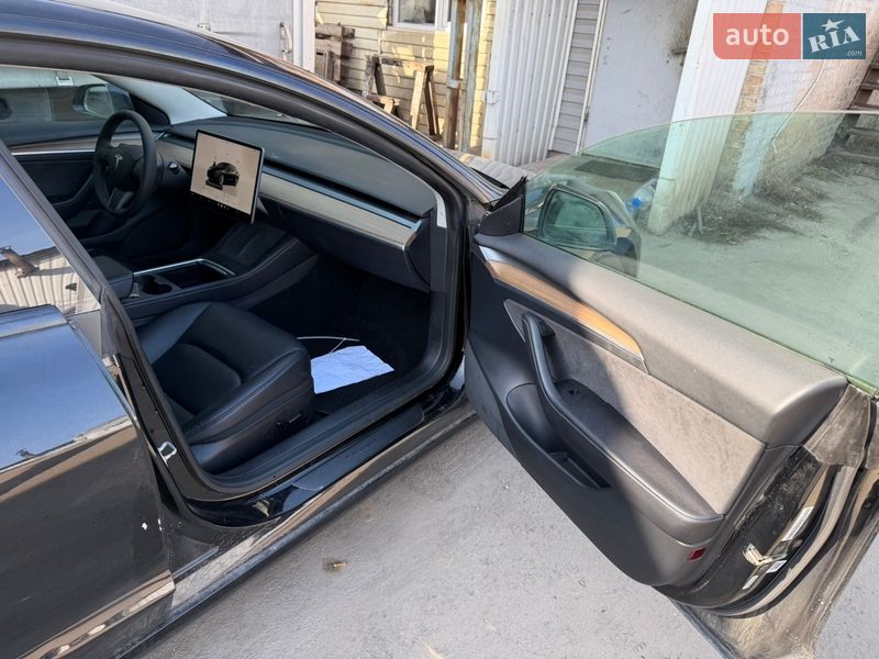 Седан Tesla Model 3 2021 в Киеве