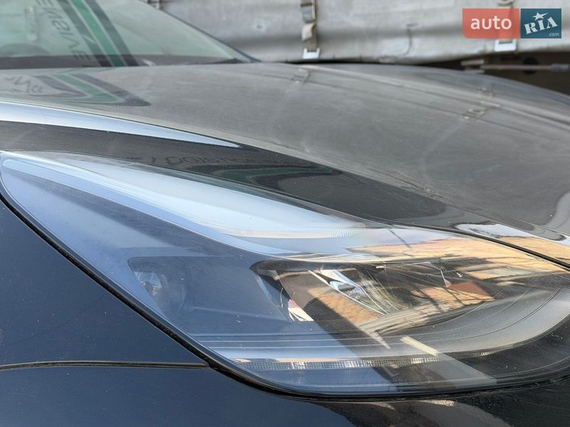 Седан Tesla Model 3 2021 в Киеве
