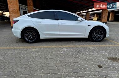Седан Tesla Model 3 2019 в Львове