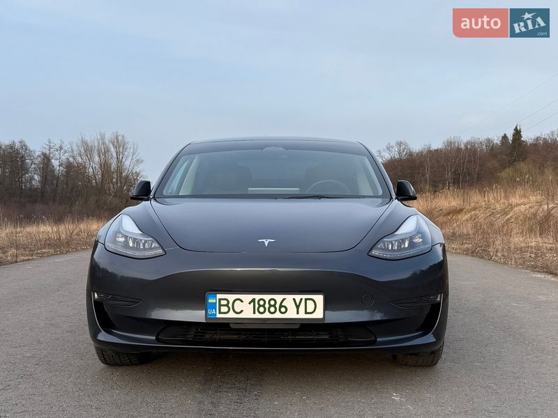 Седан Tesla Model 3 2023 в Трускавце