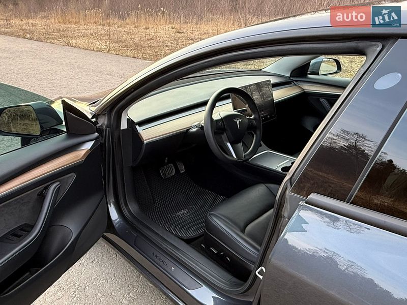Седан Tesla Model 3 2023 в Трускавце