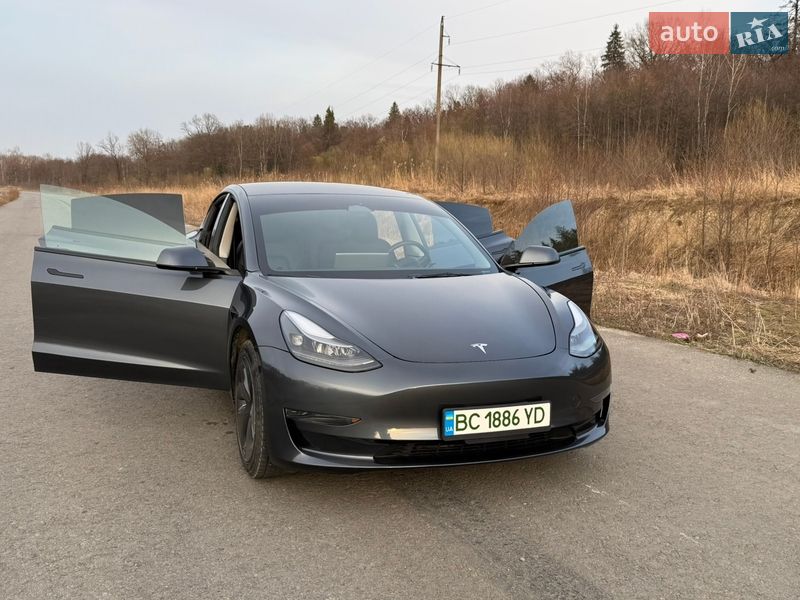 Седан Tesla Model 3 2023 в Трускавце