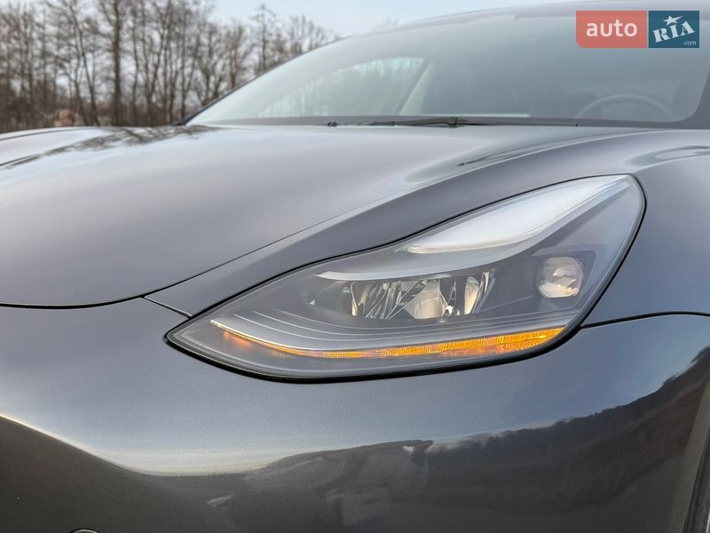 Седан Tesla Model 3 2023 в Трускавце