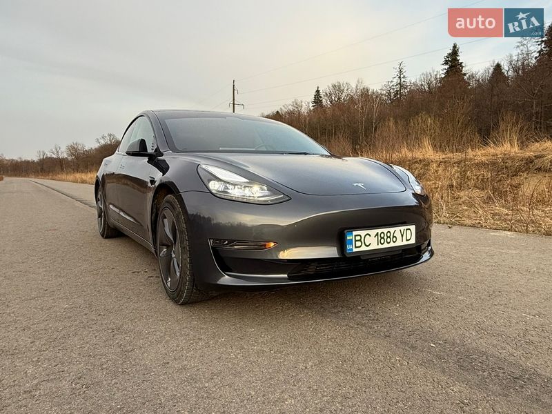 Седан Tesla Model 3 2023 в Трускавце