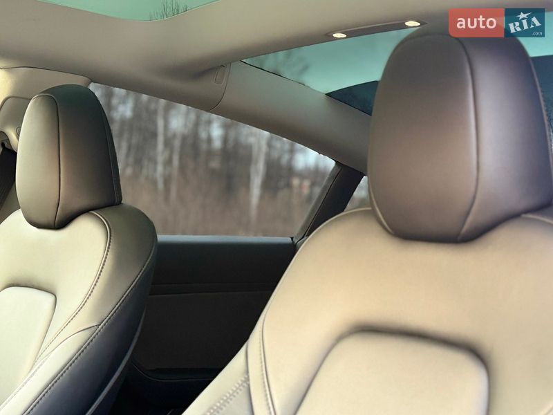 Седан Tesla Model 3 2023 в Трускавце