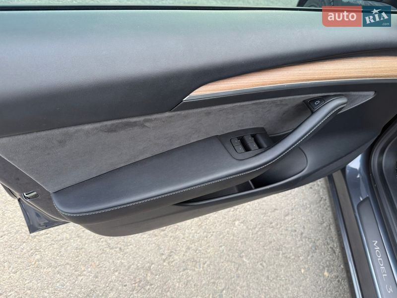 Седан Tesla Model 3 2023 в Трускавце