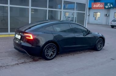 Седан Tesla Model 3 2025 в Сарнах