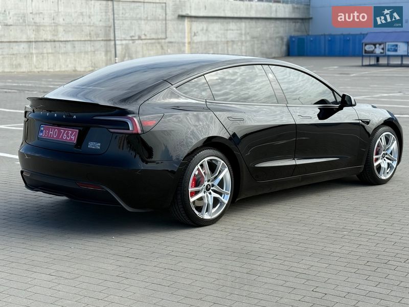 Седан Tesla Model 3 2024 в Одесі