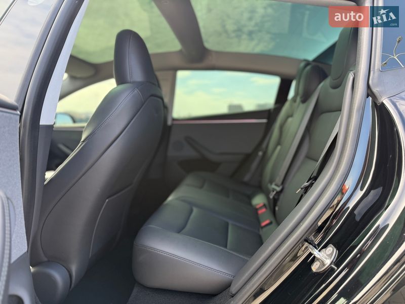 Седан Tesla Model 3 2024 в Одесі