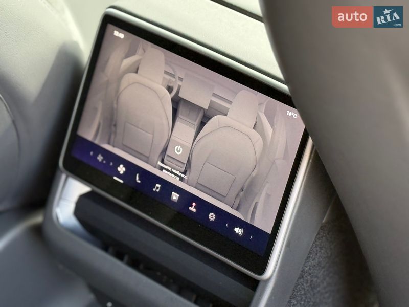 Седан Tesla Model 3 2024 в Одесі