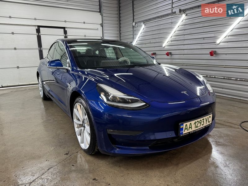 Седан Tesla Model 3 2019 в Киеве