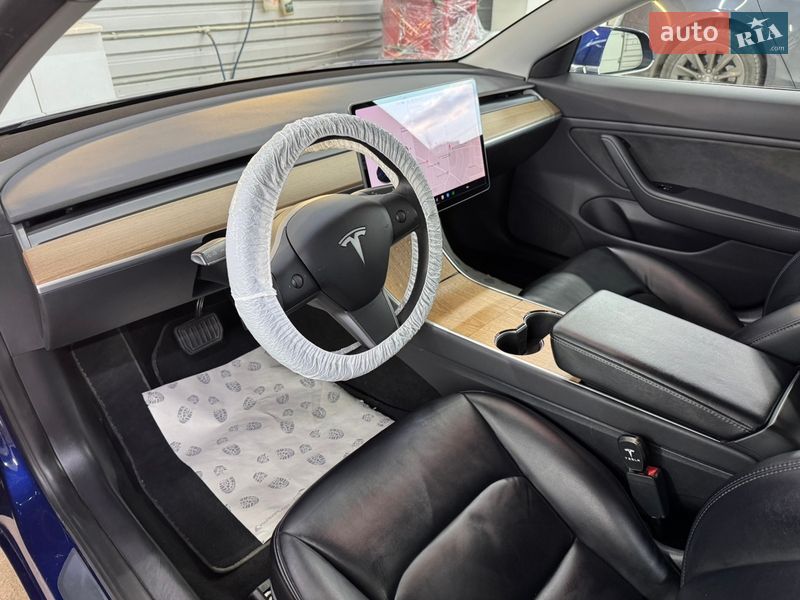 Седан Tesla Model 3 2019 в Киеве