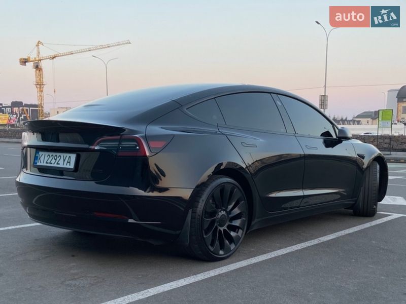 Седан Tesla Model 3 2023 в Киеве