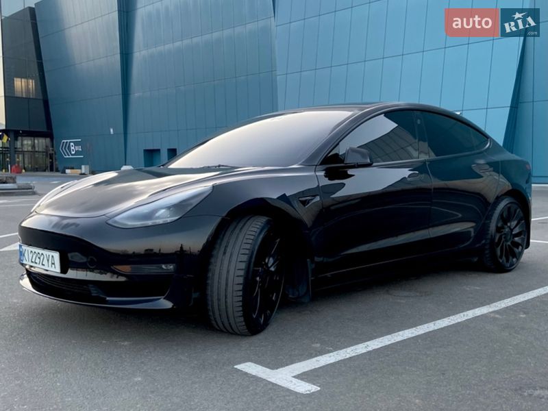 Седан Tesla Model 3 2023 в Киеве