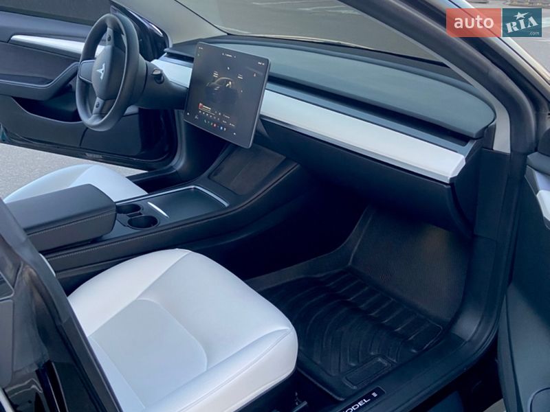 Седан Tesla Model 3 2023 в Киеве