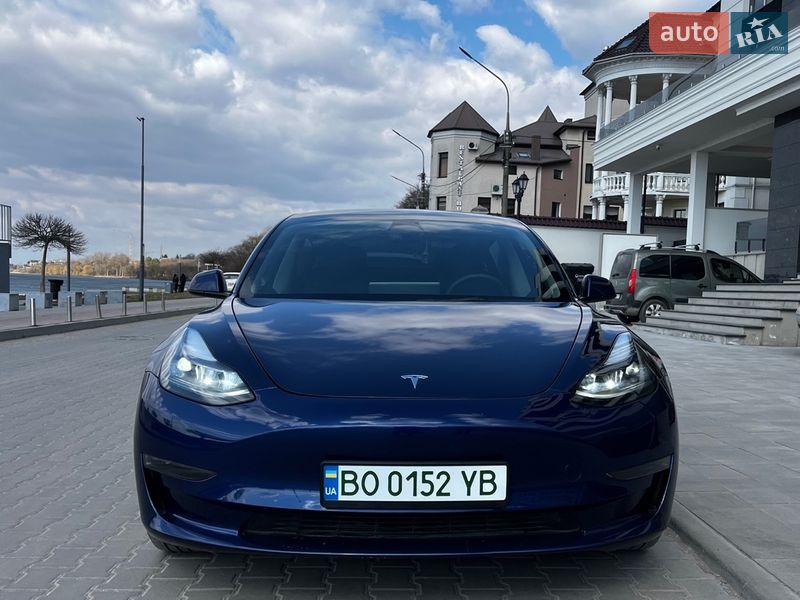 Седан Tesla Model 3 2023 в Тернополе