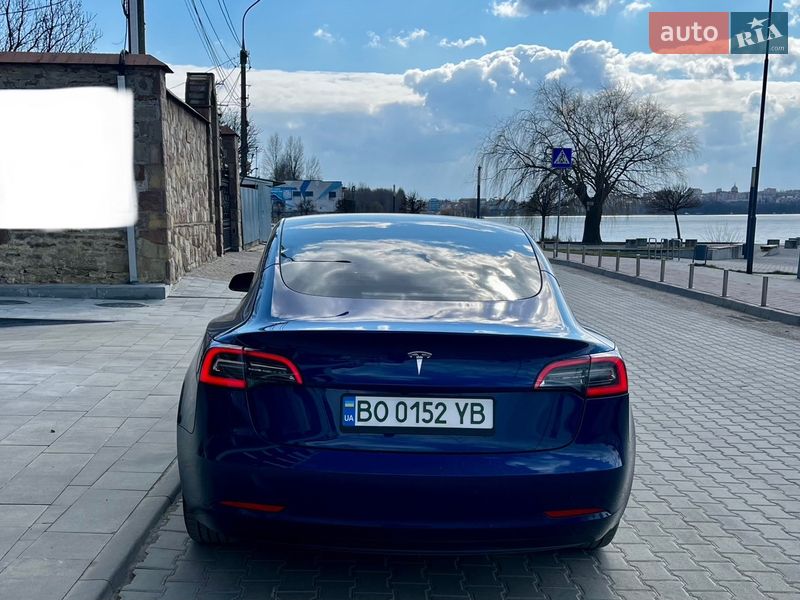 Седан Tesla Model 3 2023 в Тернополе