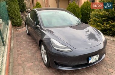 Седан Tesla Model 3 2019 в Чернівцях