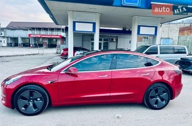 Седан Tesla Model 3 2019 в Чернівцях
