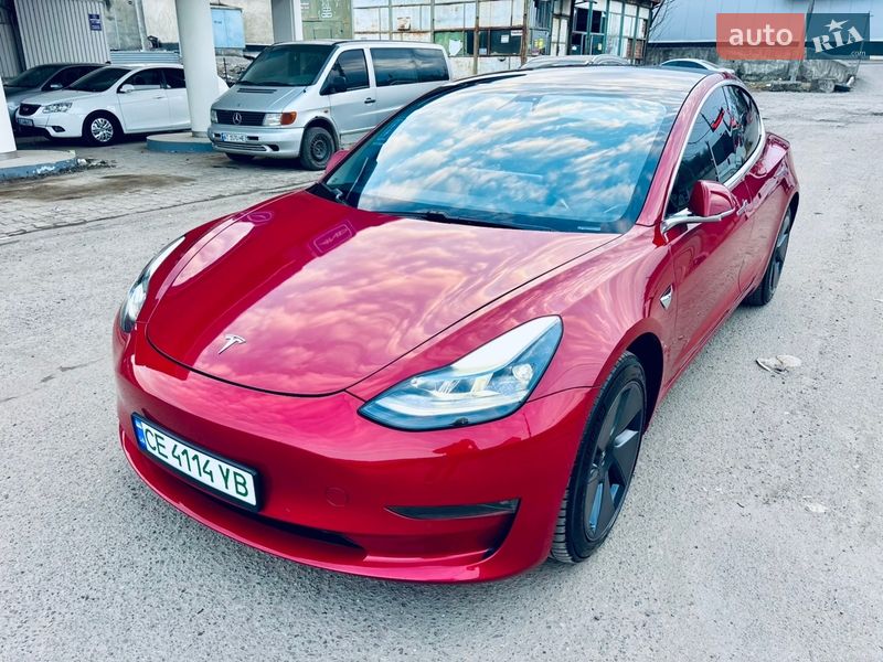 Седан Tesla Model 3 2019 в Чернівцях
