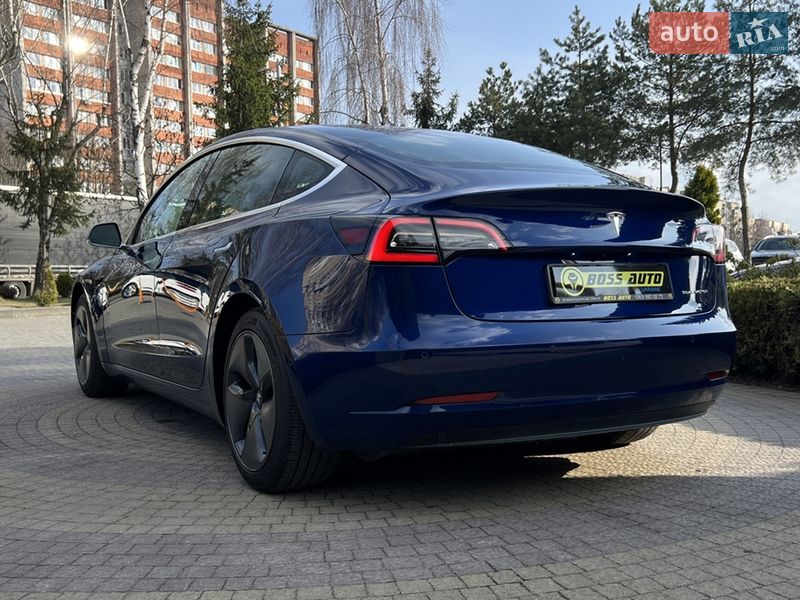Седан Tesla Model 3 2019 в Львове