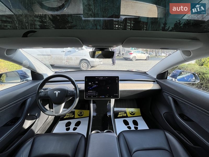 Седан Tesla Model 3 2019 в Львове
