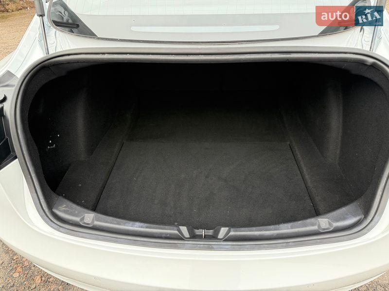 Седан Tesla Model 3 2018 в Киеве