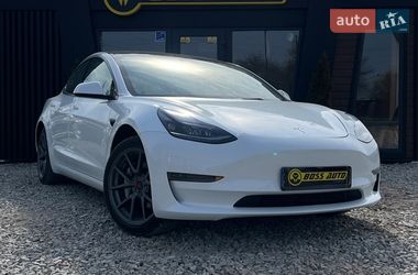 Седан Tesla Model 3 2022 в Коломые