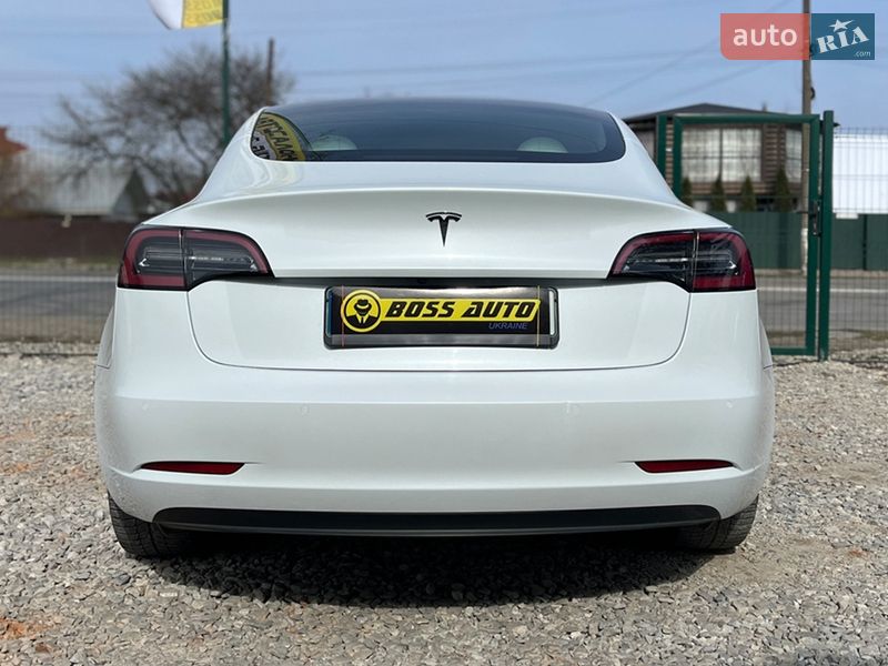 Седан Tesla Model 3 2022 в Коломиї