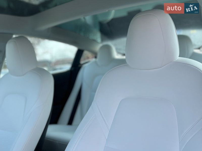 Седан Tesla Model 3 2022 в Коломиї