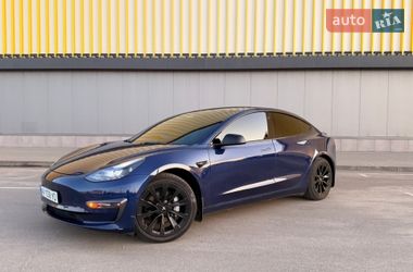 Седан Tesla Model 3 2022 в Киеве