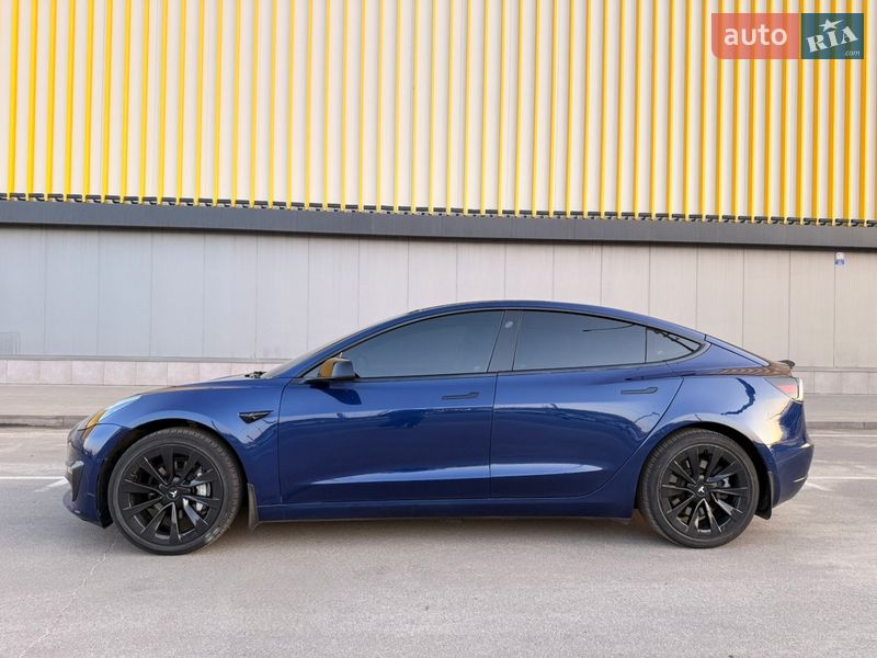 Седан Tesla Model 3 2022 в Киеве