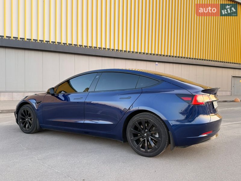 Седан Tesla Model 3 2022 в Киеве