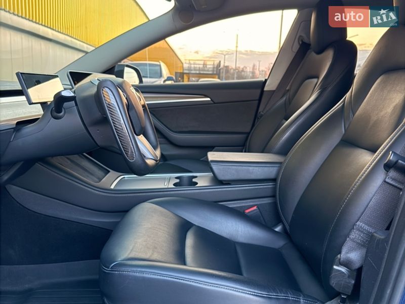Седан Tesla Model 3 2022 в Киеве