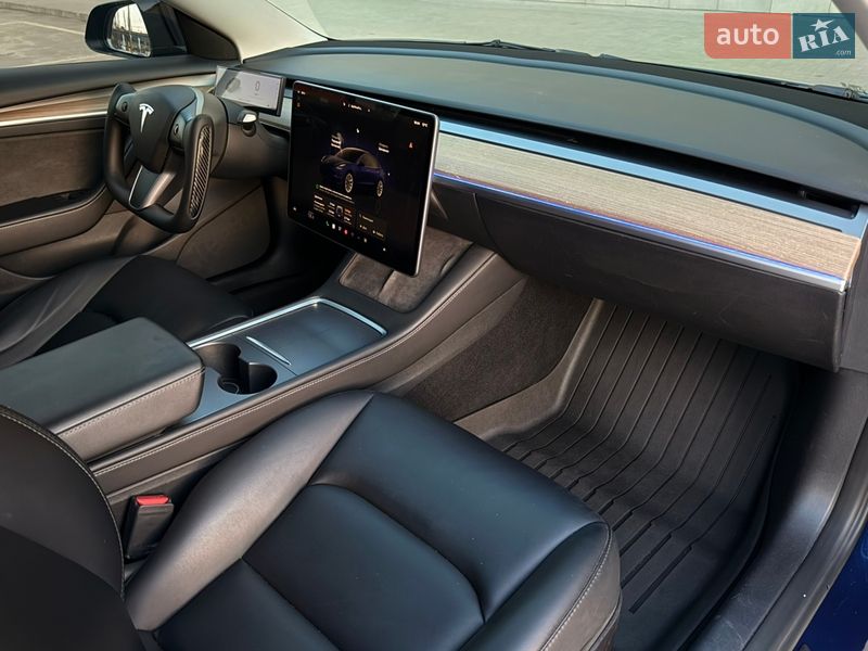 Седан Tesla Model 3 2022 в Киеве
