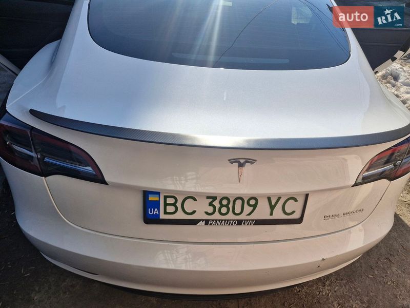 Седан Tesla Model 3 2022 в Львове
