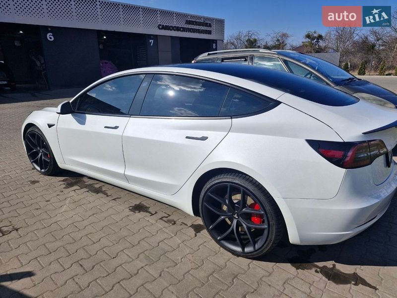 Седан Tesla Model 3 2022 в Львове