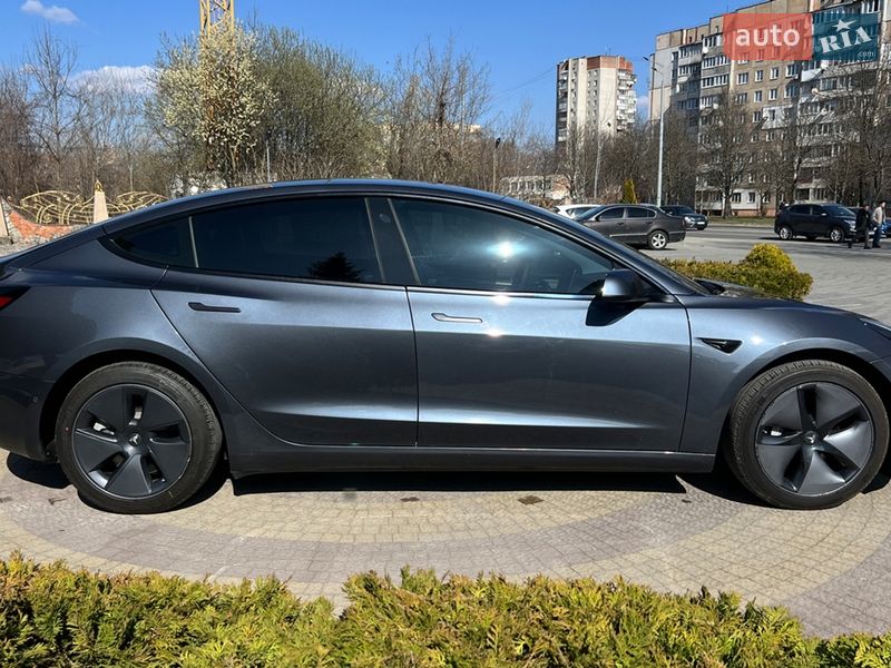 Седан Tesla Model 3 2022 в Львове